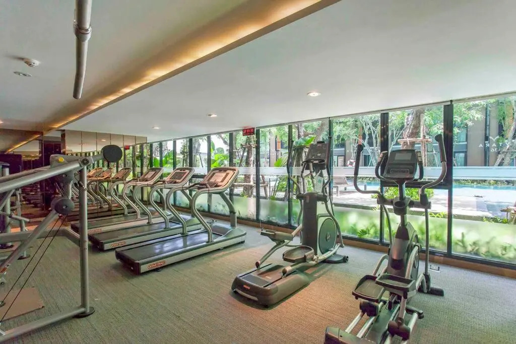 Condo NearBTS Bigpool Gym FastWifi Checkin24h 02