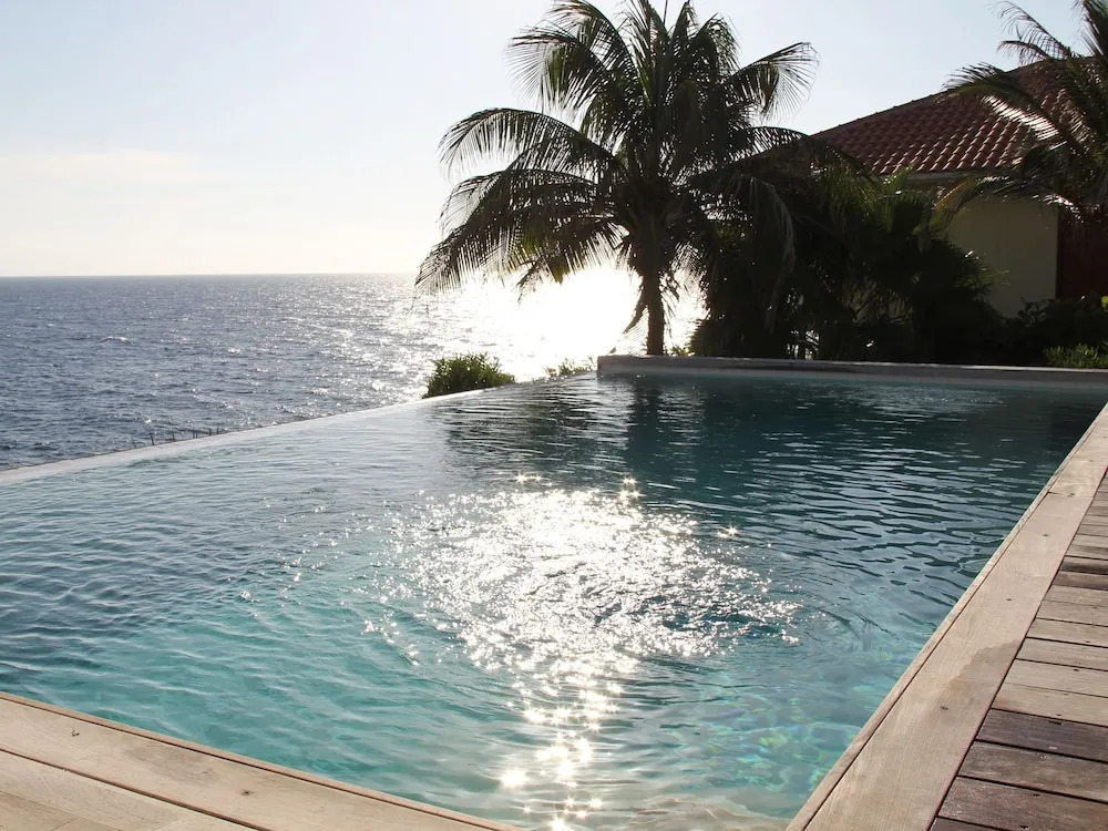 Cosy Seaside Villa in Jan Thiel With Pool