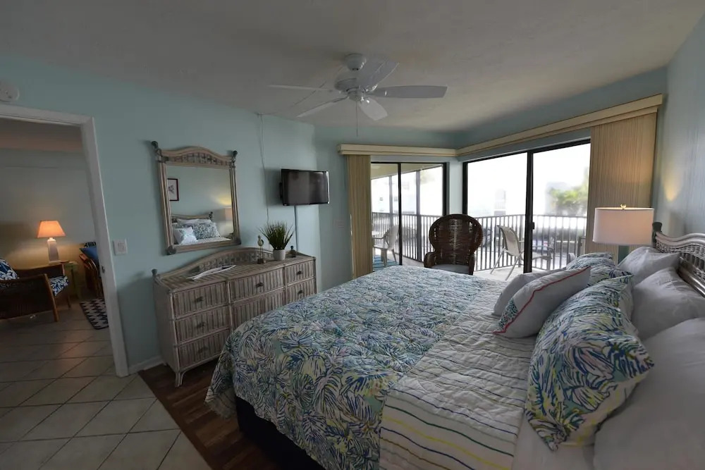 Sun Plaza West Unit 110 Apartment 2