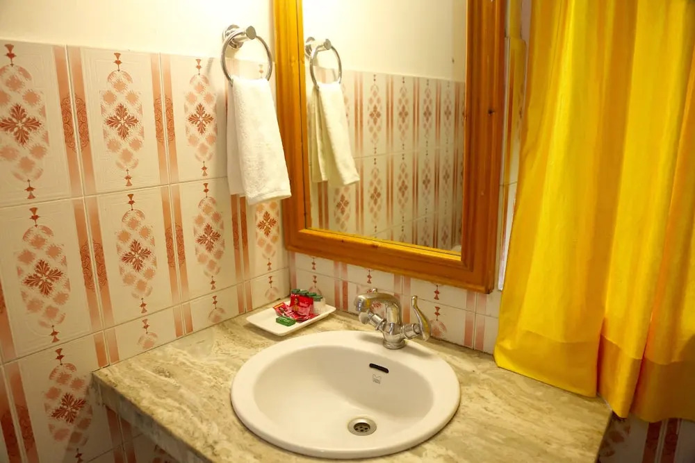 Hotel Rishi Palace