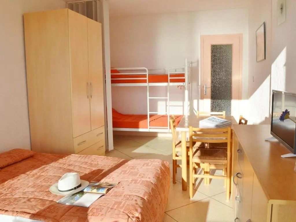 Appartement Le Lavandou, 1 pièce, 4 personnes - FR-1-251-251