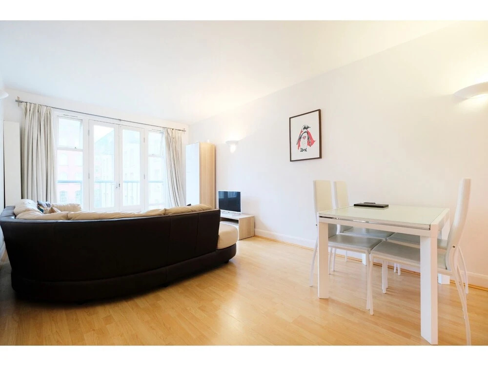 Clean, Secure 2BR Flat for 4 in East London