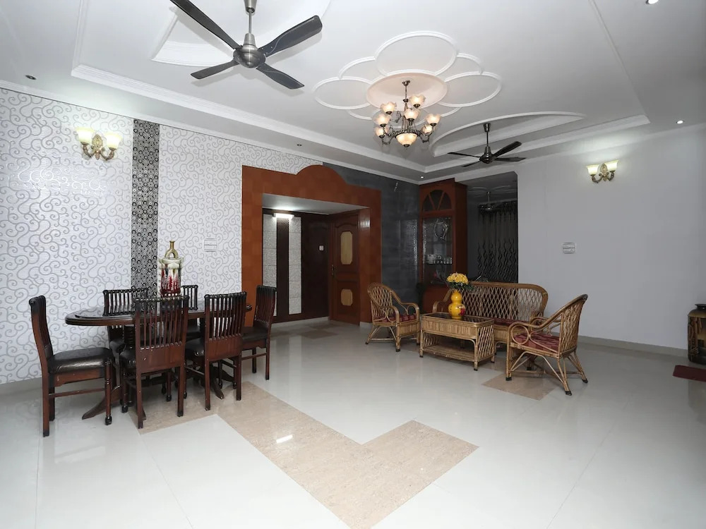OYO 13293 Home Luxury Villa Canal Road