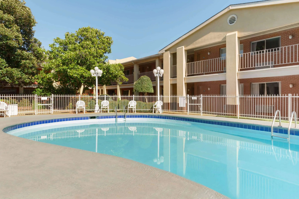 Days Inn by Wyndham Lawton