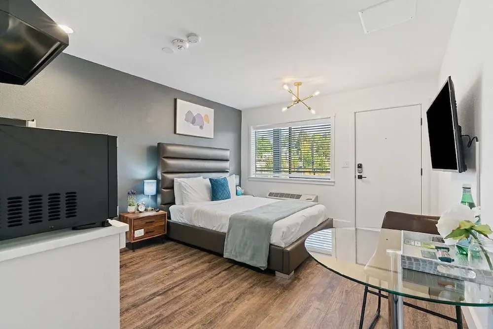 Empire Apartments By Barsala