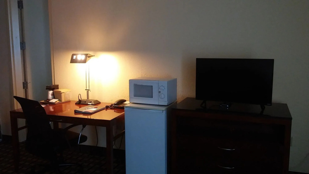 Econo Lodge Inn & Suites Brookings