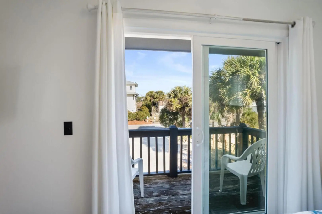 474 Tarpon Blvd