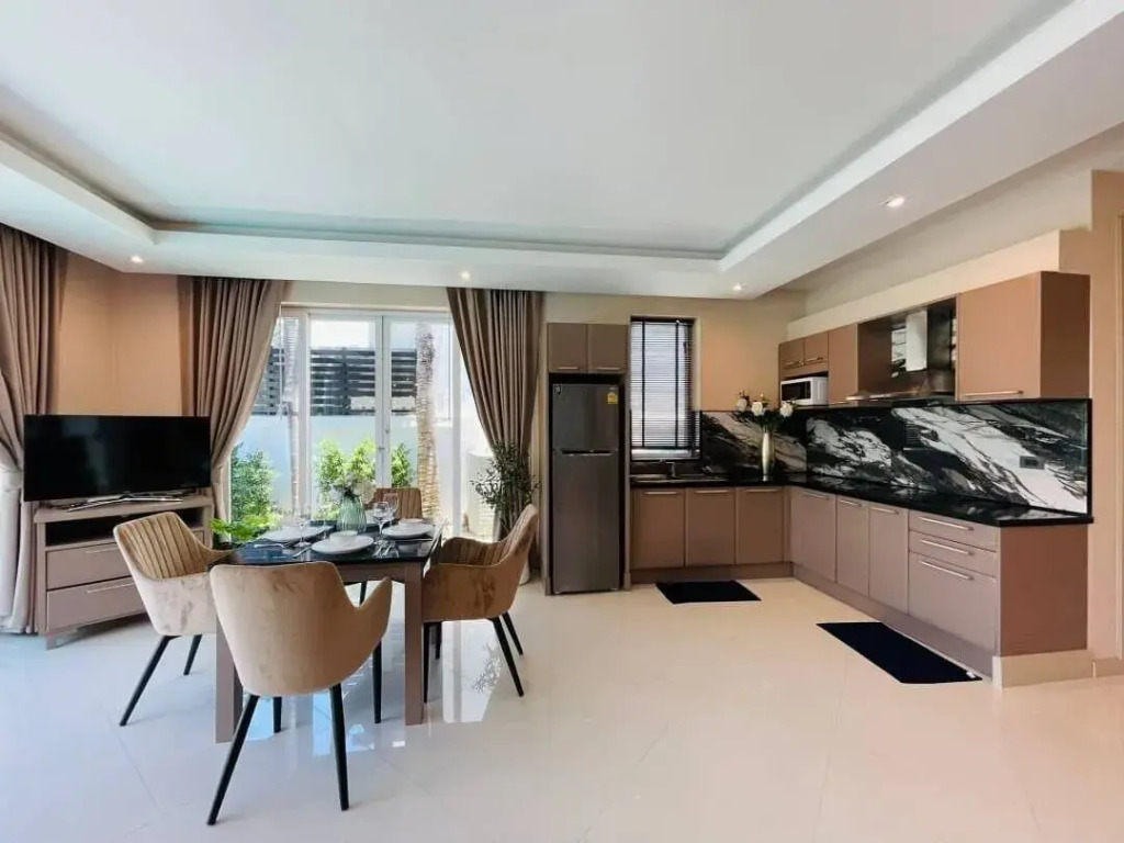 Palm Oasis Pool Villa by Pattaya Holiday