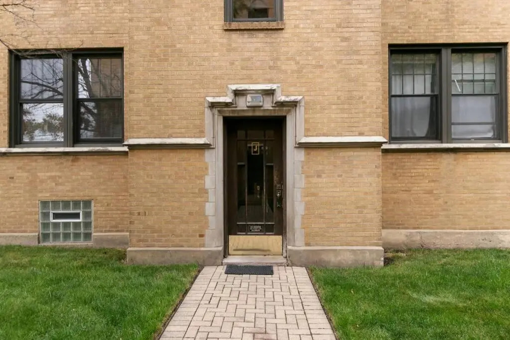 Great Price & Top Location, Comfy 1BR Apt for 4