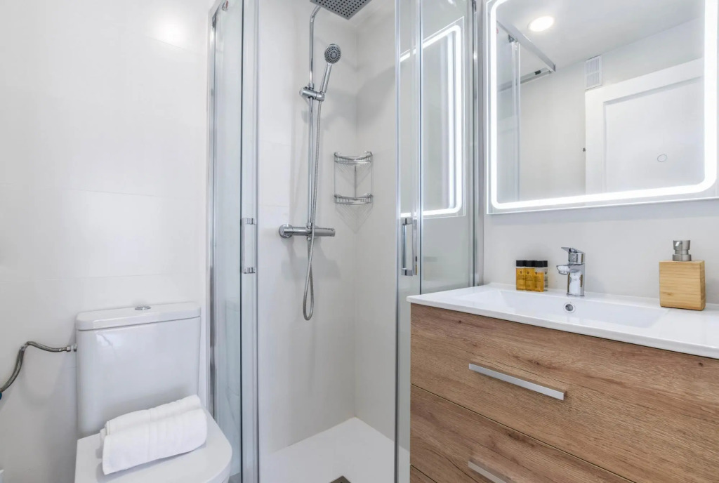 Alcalá I in Madrid with 3 bedrooms and 2 bathrooms
