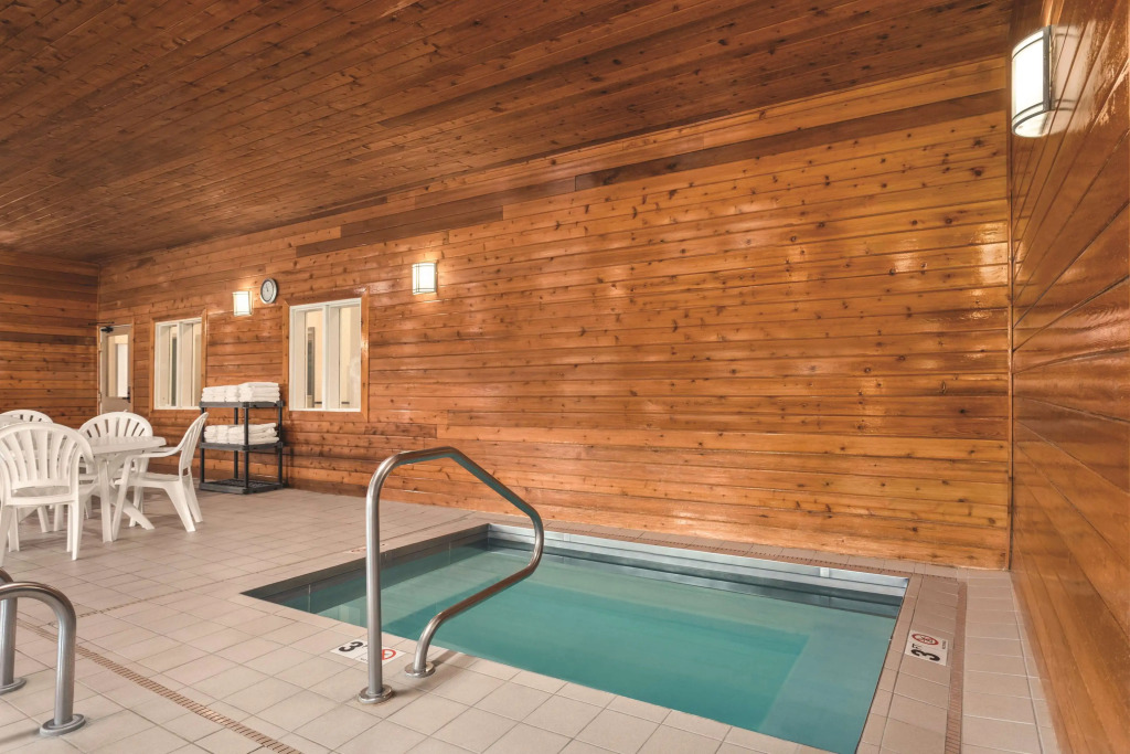 Country Inn & Suites by Radisson, Dakota Dunes, SD