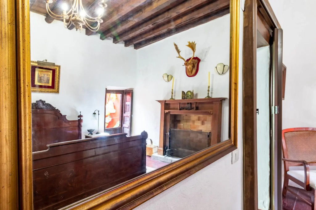 Amiga Mia Traditional House