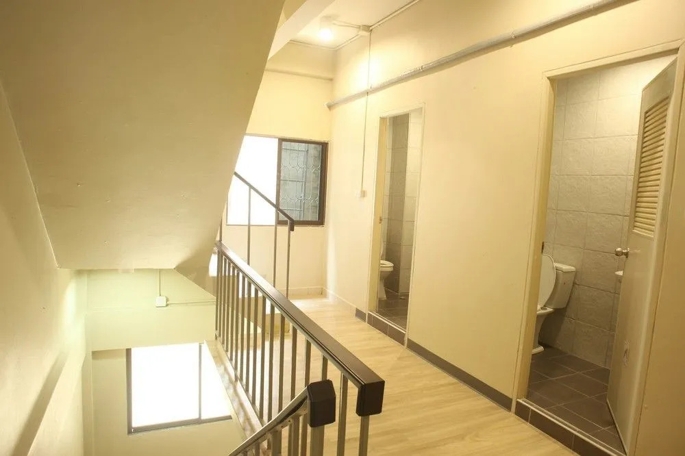 Yindee Hostel - Adults Only