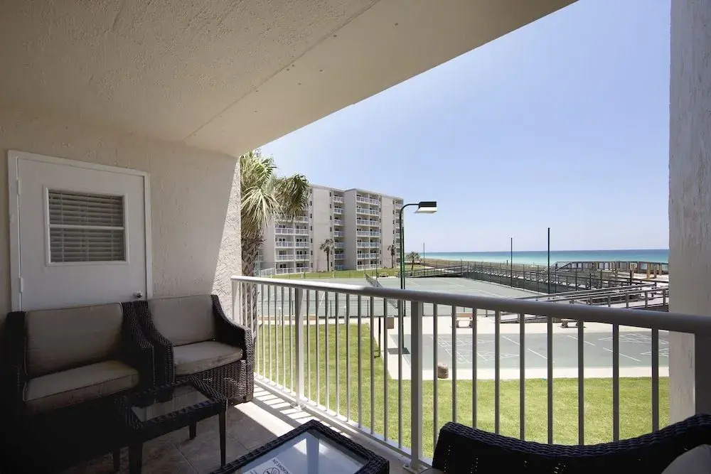 Gulf Shore Condo #204 - 2 Br condo by RedAwning