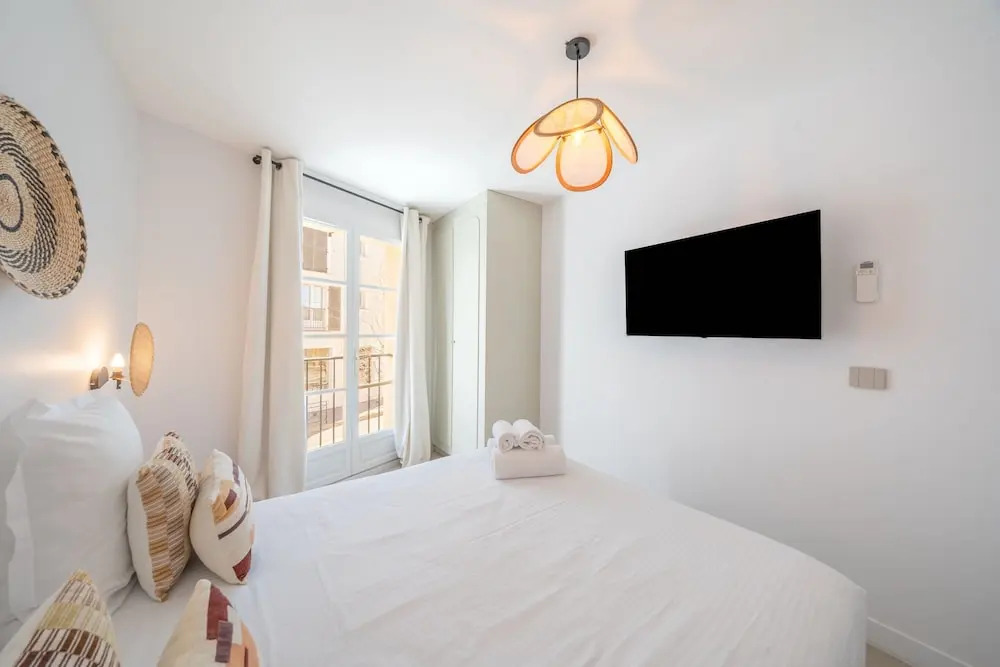 Apartment Place des Lices -2bdr/6p- Saint Tropez