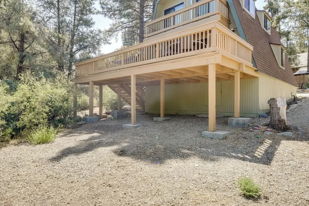 Walk to Village: Cozy Cabin in Pine Mountain Club