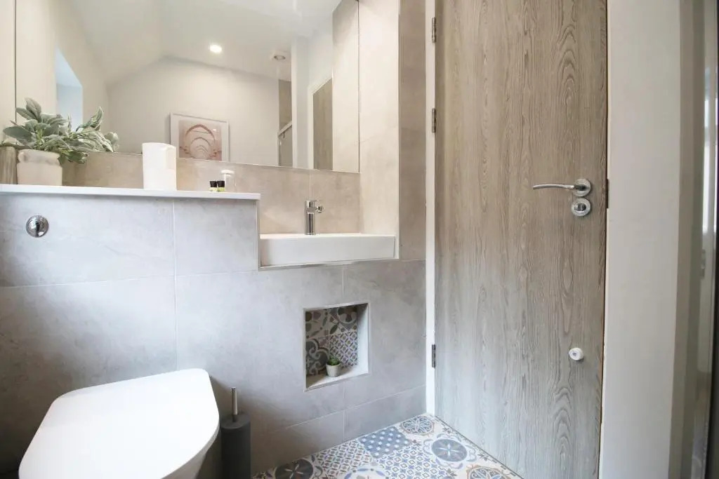 New Light & Airy 3 Bed Getaway - Wifi - Netflix - Comfort