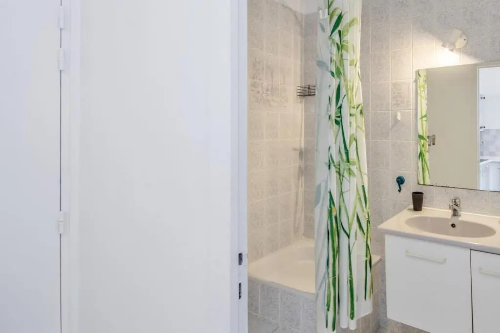 Large and bright studio with AC at the heart of Avignon - Welkeys