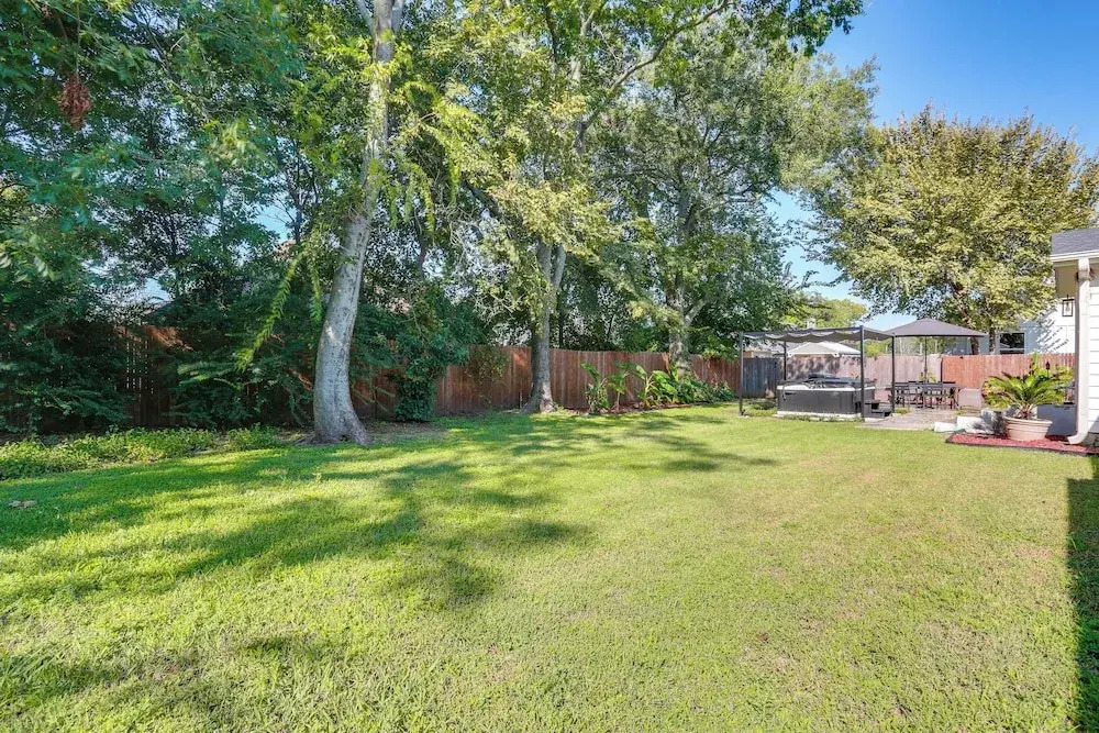 3 Mi to Lake Ray Roberts: Luxe Pilot Point Home