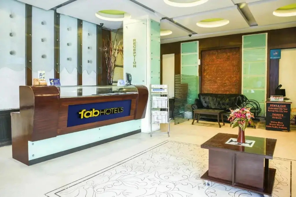 OYO 6648 Hotel Royal Residency