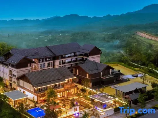 Huazhu Yueqingcheng Hot Spring Hotel (Dujiangyan Panda Valley Branch)