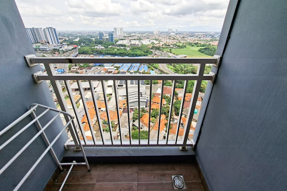 Wonderful Living Studio At Apartment Springwood Residence Tangerang