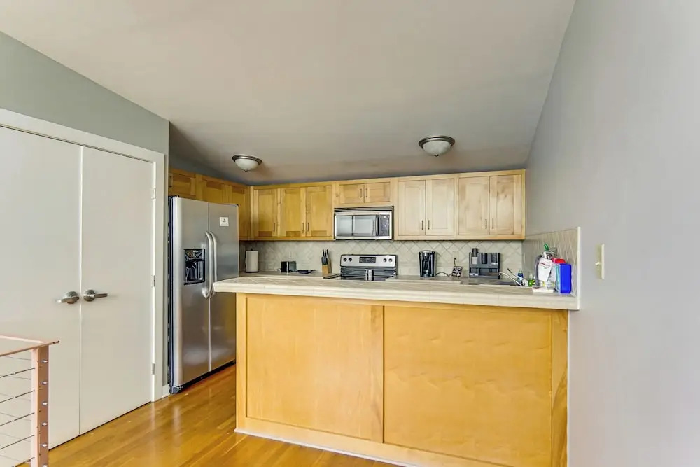 Stylish Downtown Loft: Rooftop Patio + 2 King Beds