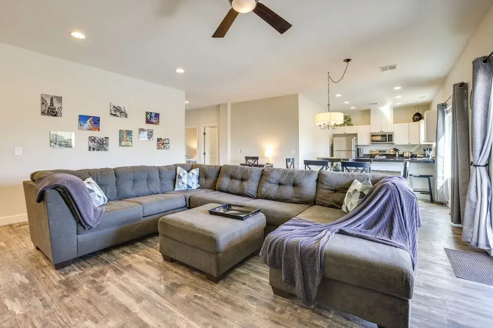 Updated Las Vegas House: Patio & Solar Heated Pool
