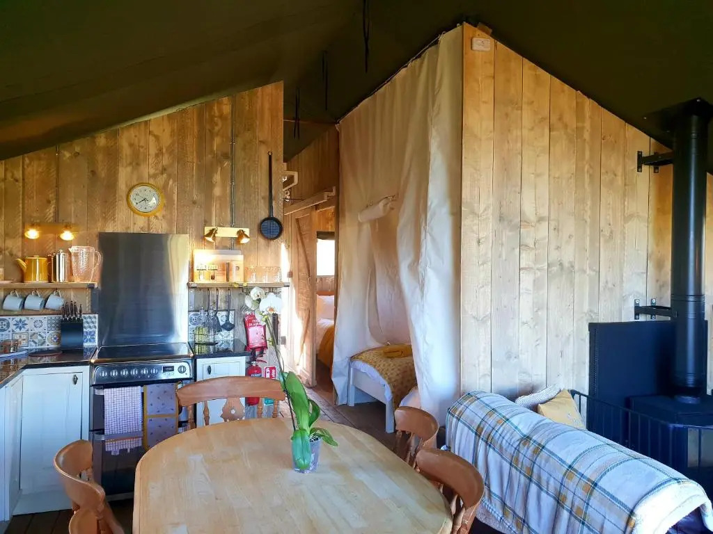 Brackenhill Glamping - Safari Tent with Hot Tub - Sleeps 6