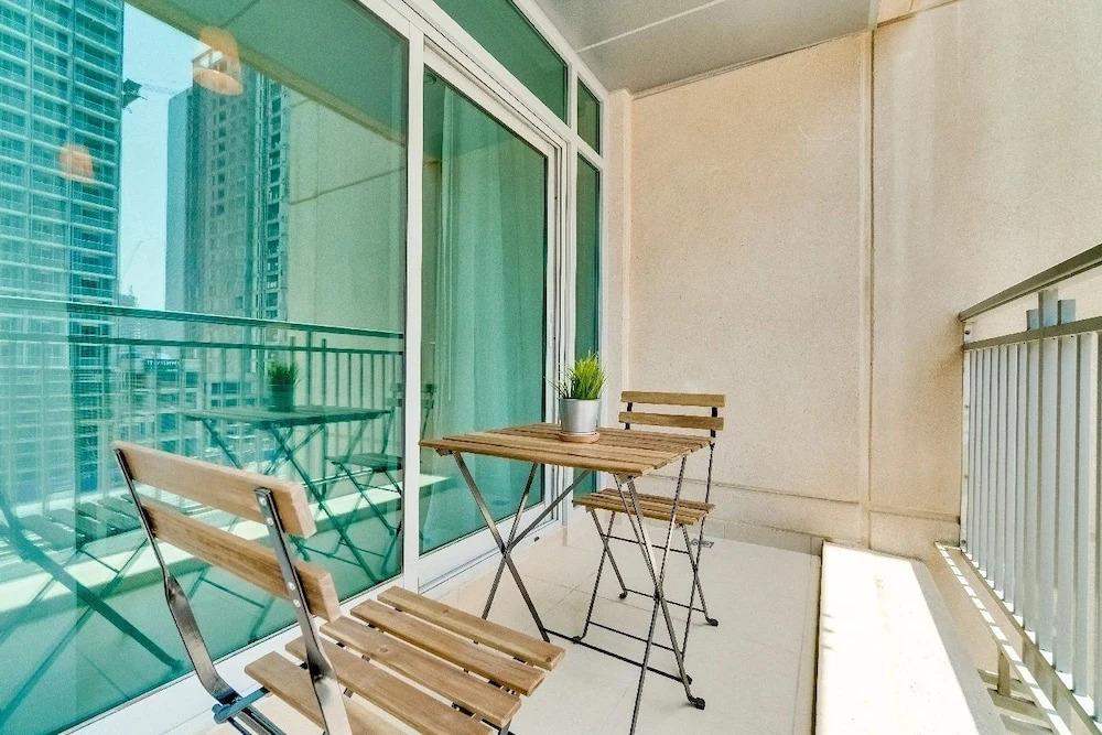 beautiful canal view 1-bedroom apartment in the heart of business bay
