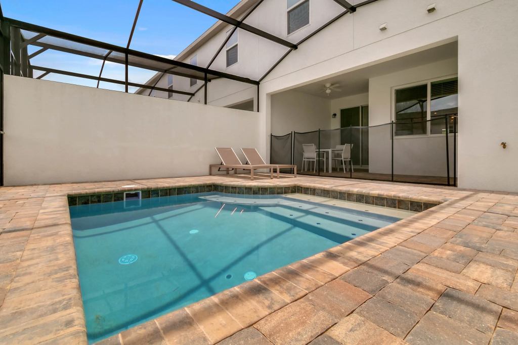 4 Bedrooms 4 Bathrooms Solara 8964 Ad