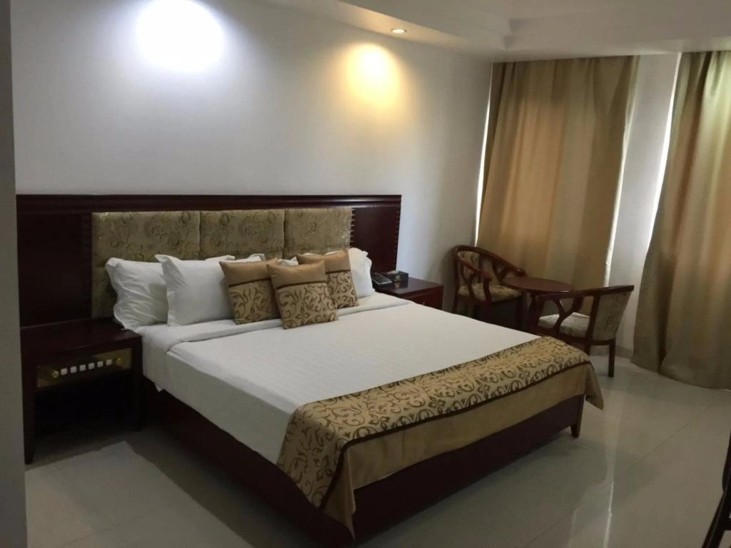 Emerald Hotel & Restaurant