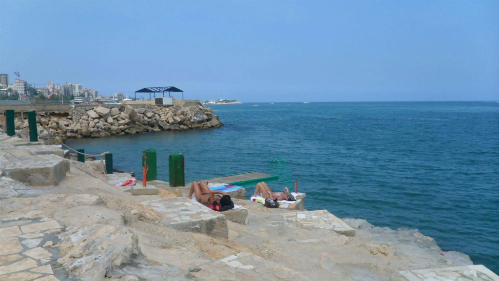 Holiday Suites Hotel & Beach Resort