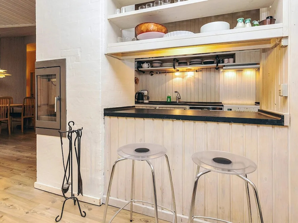6 person holiday home in Ålbæk
