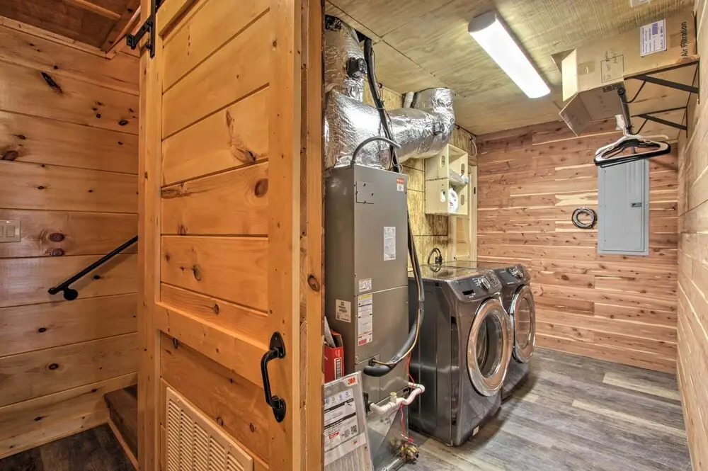 Smoky Mtn Log Cabin w/ Hot Tub & Panoramic Views!