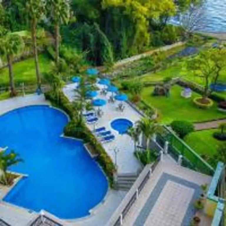 Torres de Atitlan 4 Bdrm-3 Bthrm Full Floor - for 10 people