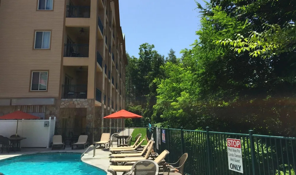 Summit Manor Condominiums