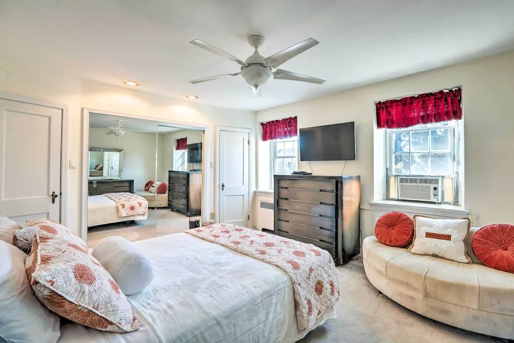 Townhome w/ Porch, 7 Mi to Lincoln Financial Field