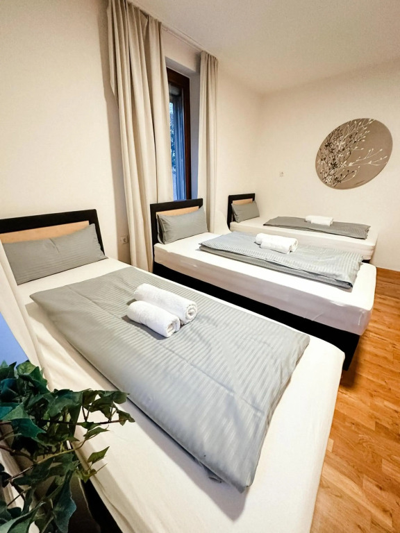 Suiteable Living - Boardinghaus mit Parkplätzen, WLAN und Waschraum