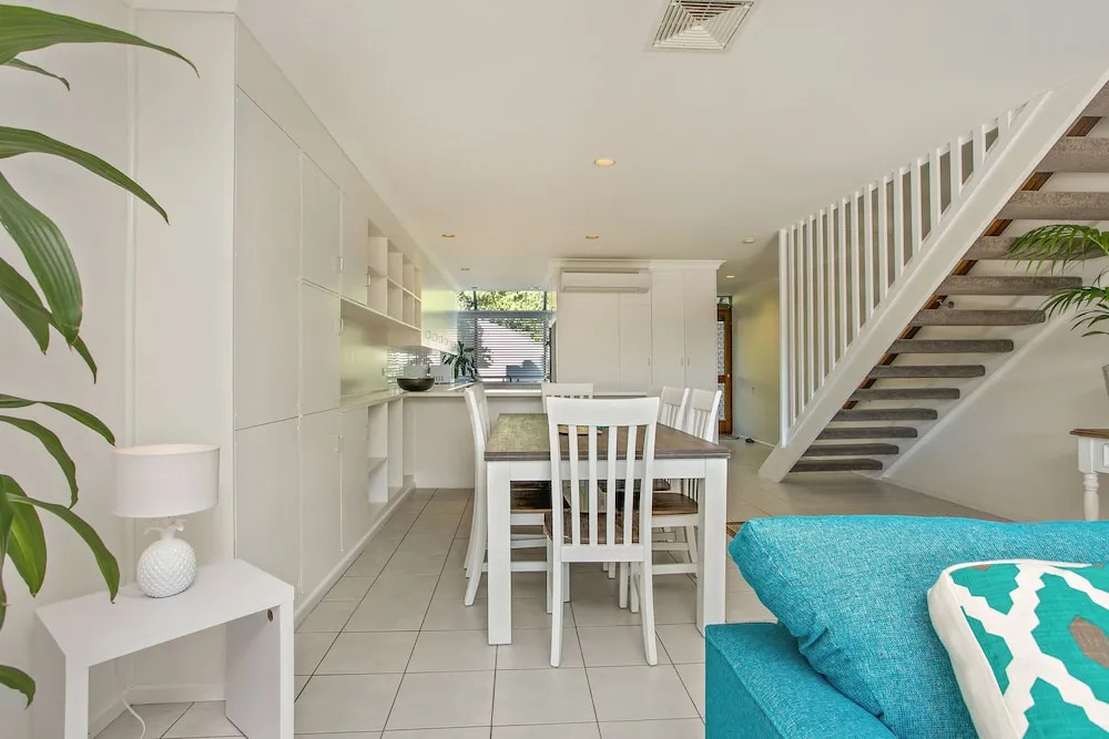2/56 Lawson Street@Clarkes Beach