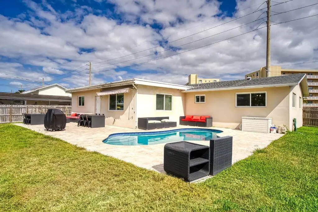Tranquil Retreat with HEATED POOL Minutes to the Beach