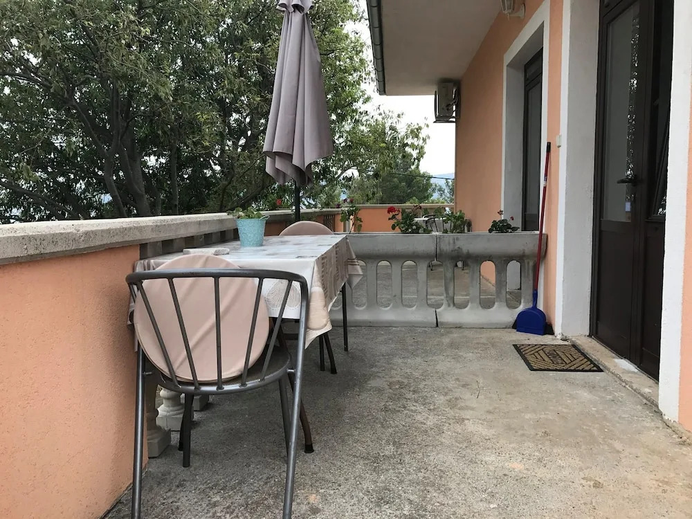 Apartments Dadić near Pebble Beach Jaz