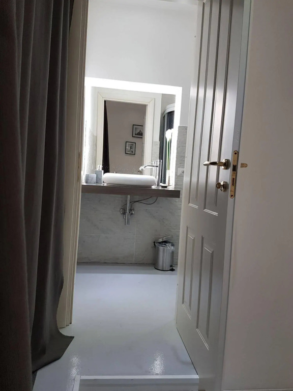 Chain Vatican Suites