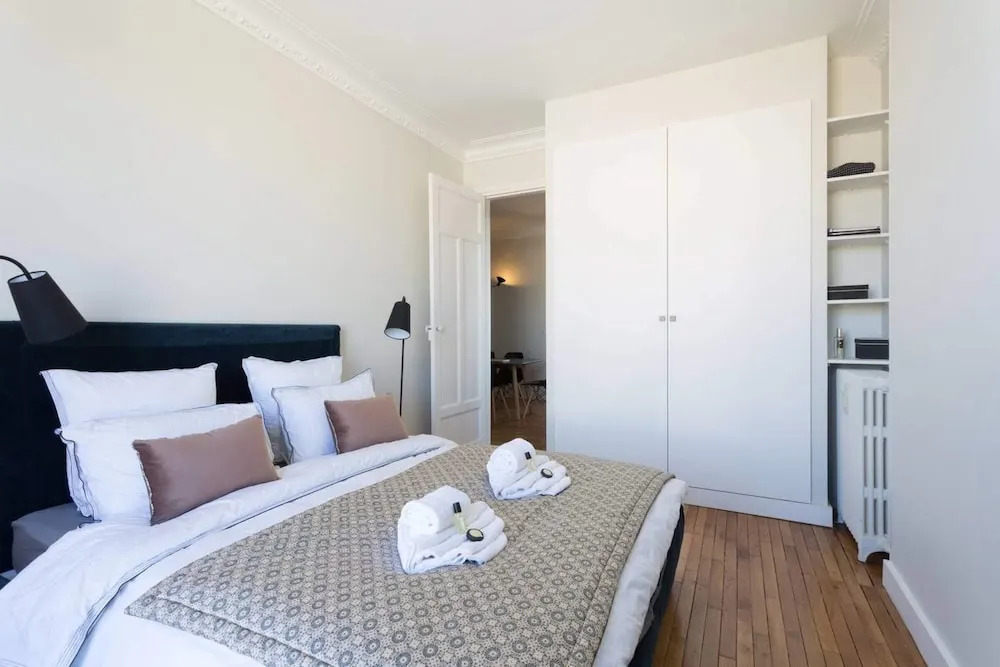 Designer Apartment - Eiffel Tower View!