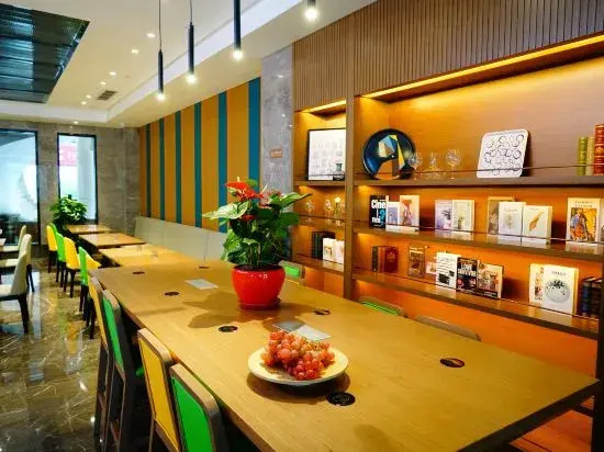 GreenTree Eastern Hotel (Chongqing Jiefangbei Qixinggang Metro Station)