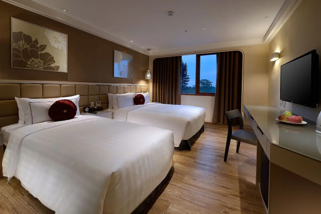 Shiny Ocean Hotel