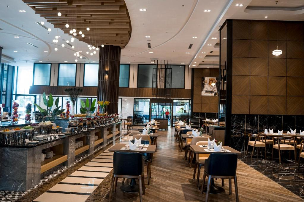 Ramada Hotel & Suites by Wyndham Halong Bay View