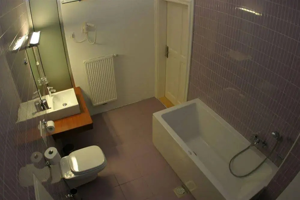 Julija&Roberts Riverview Apartments and Rooms
