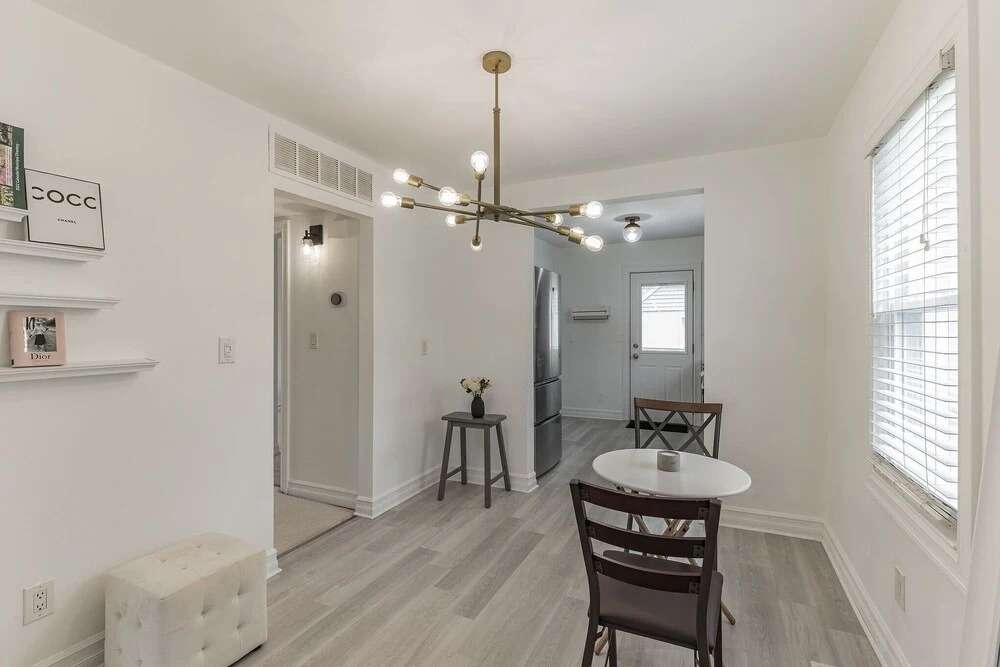 Beautiful Romantic 2 Bedroom House in the City Close to Restaurants and Bars 2 Home by Redawning