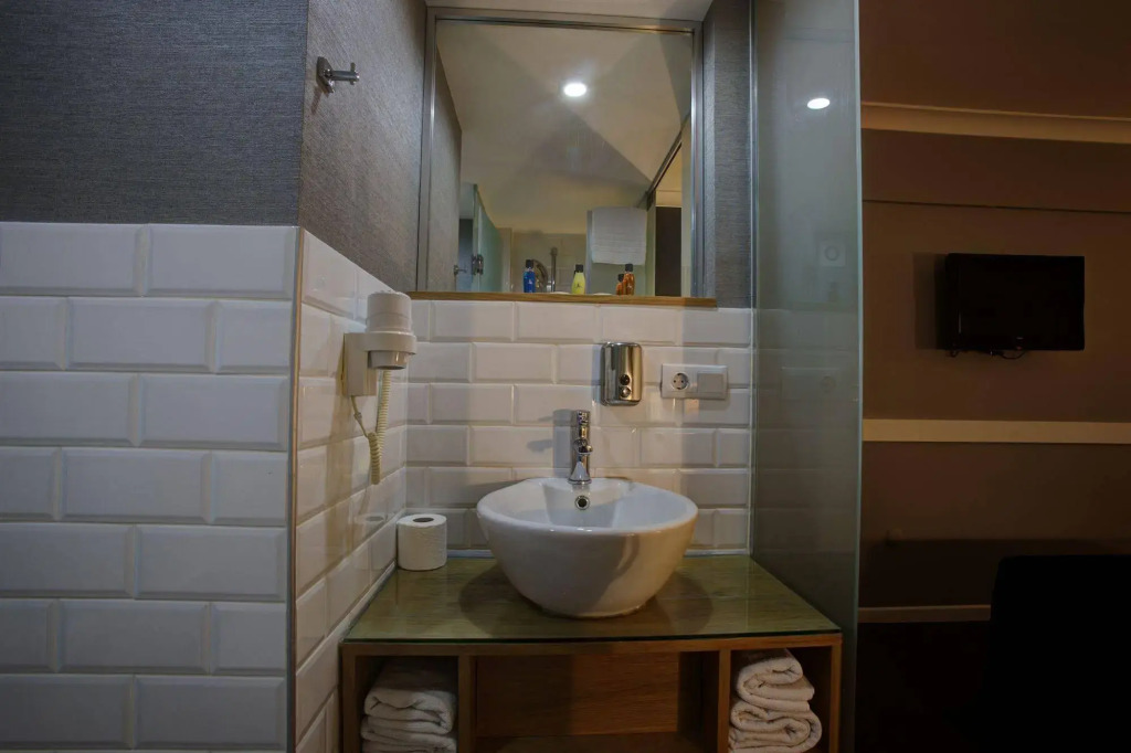 Istanbul Box Hotel